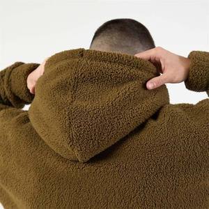 เสื้อฮู้ดดี้ปักลายโลโก้สั่งทำขายส่งสำหรับวัยรุ่นและผู้ชาย ผ้าฝ้าย 100% เสื้อผ้าพื้นฐานบุขนเชอร์ปาสำหรับฤดูหนาว รับผลิตแบบ OEM - Product Image 3