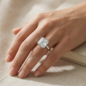 Anillo de Compromiso Clásico de Oro con Diamante Cultivado en Laboratorio Certificado por IGI de 2.3 CT, Corte Esmeralda, Engaste de Media Bisel, para Mujeres y Hombres, para Bodas y Fiestas - Product Image 2