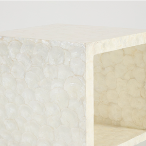 Impresionante mesa auxiliar de nácar, mesa auxiliar bohemia color crema hecha a mano, mueble decorativo luminoso y sostenible de Vietnam - Product Image 5