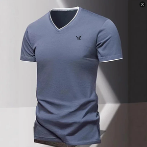 T-shirt décontracté pour homme, nouvelle collection été, luxe léger, couleur unie, col en V, manches courtes, polyvalent et fin - Product Image 5