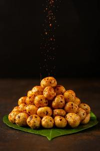 Noix de Makhana grillées et aromatisées, Magic Masala, en-cas indien épicé et sain, fabriqué en Inde, paquet de 90 g - Product Image 2