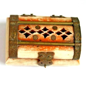 Caja Decorativa de Latón y Hueso Estilo Náutico y Animal para Guardar Anillos y Pendientes de Mujer y Niña - Product Image 5