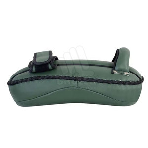 Bouclier de boxe en cuir de qualité supérieure, couleur personnalisée, avec design protecteur, options personnalisées, best-seller au Pakistan - Product Image 2