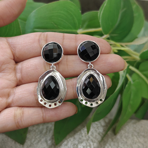 Pendientes de Plata de Ley 925 con Incrustaciones de Piedras Preciosas Naturales, Estilo Moderno, Minimalista, Cómodo, Elegante, la Mejor Joyería de Lujo - Product Image 2
