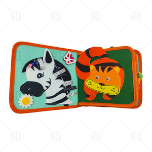 Livre sensoriel interactif en feutre sur le thème des animaux de la jungle et du safari - Product Image 3