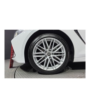 2018 Genesis G70 2.0T AWD with Automatic Gearbox Leather Seats Rear Camera 60,354 km Left Steering - Product Image 5