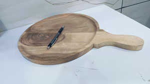 Plateau de service rond en bois d'acacia fait à la main de 12 pouces avec poignée de 5 pouces emballé dans une boîte - Product Image 5