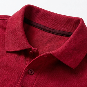 Polo de hombre de manga corta, 100% poliéster, color rojo sólido, tejido anti-pilling, con logotipo personalizado bordado e impreso, precio bajo, MOQ bajo. - Product Image 3