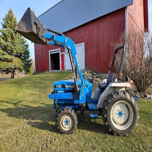 Venta Directa de Fábrica, Tractor New Hollandds 1720, Precio Económico, Máquina Confiable y Eficiente para Uso Agrícola y de Jardinería - Product Image 3