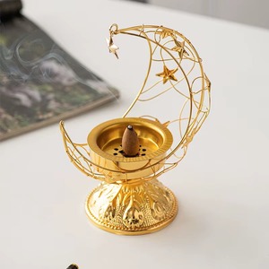 Brûleur d'encens en métal fiable en forme de lune avec étoiles, noir et or, support décoratif d'aromathérapie, utilisation toute saison - Product Image 5