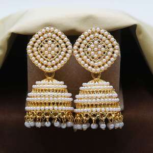 Boucles d'oreilles Jhumka artisanales de Bollywood, entièrement en perles, élégantes, en forme de diamant, accessoires de bijoux de mariage indiens pour mariée - Product Image 3