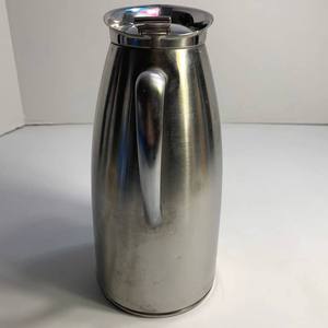 Carafe à eau artisanale en acier inoxydable avec couvercle, pichet à boisson décoratif en métal martelé pour restaurant, hôtel, restauration - Product Image 2