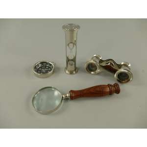 Boîte cadeau nautique décorative artisanale avec sablier blanc, télescope, boussole, loupe et boîte en bois transparente - Product Image 4