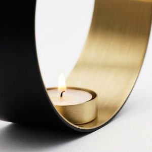 Portavelas de Latón de Lujo Hecho a Mano de 18 cm con Cinta de Latón Negra sin Fin para Decoración del Hogar, Hoteles, Bodas, Regalos de Mesa - Product Image 4