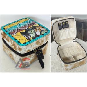 Étui à bijoux en cuir véritable façonné à la main avec motif cheval, peint à la main, en cuir de vache véritable, portable, avec fermeture éclair, organisateur de bijoux carré - Product Image 1