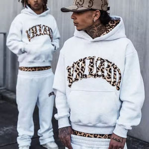 Conjunto Deportivo Unisex de Dos Piezas en Gris Jaspeado con Sudadera con Capucha y Pantalones de Doble Cintura, Apliques Bordados y Estampado de Leopardo - Product Image 3