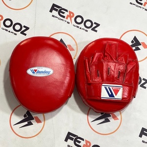 อุปกรณ์ฝึกซ้อมคุณภาพพรีเมียม ถุงมือชกมวยสีแดง หนังวัวแท้ นุ่ม สำหรับคิกบ็อกซิ่ง มวยไทย - Product Image 1