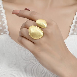 Anillo Chapado en latón de Color dorado a la moda Simple para mujer, joyería de moda al por mayor para compromiso y fiesta Dropshipping - Product Image 1