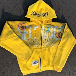 Vente en gros de sweats à capuche pour hommes Y2K gothiques avec strass, fermeture éclair intégrale, effet vintage délavé à l'acide, imprimé graphique en relief - Product Image 4
