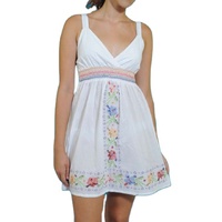 Robe courte pour femmes en coton pur brodée de fleurs blanches intemporelles