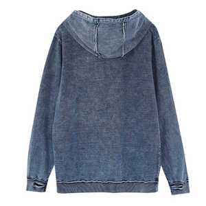 Sudadera con capucha de mezclilla AKA Chenille Dark Washed con cremallera completa, unisex, con letras griegas bordadas, estilo streetwear premium, informal. - Product Image 2