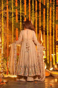 Salwar Kameez pakistanais de créateur, élégant, brodé à la main, motifs traditionnels, en modal extensible pour l'hiver - Product Image 3