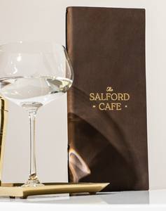 ที่ใส่เมนูหนังแท้สุดหรูพร้อมโลโก้สั่งทำ ดีไซน์พับได้ ใช้งานสะดวก ปลอดภัย เหมาะสำหรับร้านอาหาร คาเฟ่ โรงแรม รุ่น LMC-0173 - Product Image 1