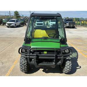 John Deeree 825i 4x4 UTV con motore a benzina da 812cc, tecnologia EFI, trasmissione CVT e prestazioni affidabili per lavori imp - Product Image 2
