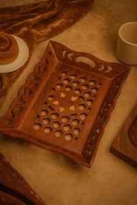 Plateau de service artisanal en bois de Sheesham, motif nid d'abeille, élégant décor de table indien et ustensiles de cuisine écologiques - Product Image 5