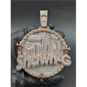 Colgante Medallón Personalizado con Nombre en Plata de Ley 925, Diseño de Ciudad, Tono Oro Rosa, Joyería Hip Hop con Diamantes - Product Image 1