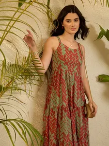 Nuevo Diseño de Vestido de Georgette con Estampado Abstracto, sin Mangas y Cuello Redondo para Eventos Nocturnos y Ocasiones Especiales - Product Image 5