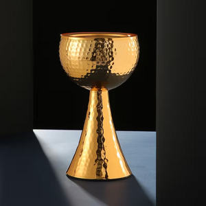 Encensoir Mabkhara moderne en or métallique, design architectural contemporain, pour résine d'Oud et encens. - Product Image 2