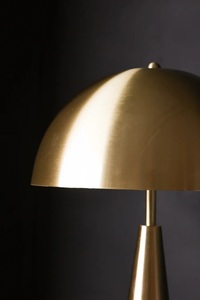 Lámpara de Mesa Metálica Golden Dome con Acabado de Hierro Cepillado, Pantalla en Forma de Hongo, Iluminación Ambiental Cálida para Decoración de Hogar de Lujo - Product Image 4