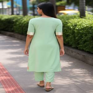 Conjunto de Kurta, Pantalón y Dupatta de Seda para Mujer VASTRA COTTAGE con Elegante Trabajo de Tejido y Borde de Encaje, Ideal para Fiestas - Product Image 3