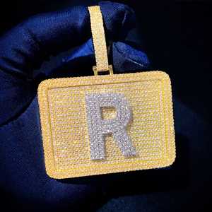 Pendentif Lettre R Personnalisé Moissanite Iced Out, Breloque Hip Hop en Argent Plaqué Or pour Hommes et Femmes, Bijoux de Fête - Product Image 1