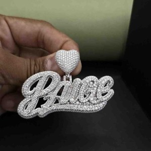 Colgante personalizado con nombre en letras cursivas, con incrustaciones de moissanita VVS, para hombre y mujer, en plata de ley 925 con engaste de corazón. - Product Image 1