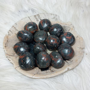 Vente en gros 20-30mm de jaspe sang de dragon naturel cristaux de guérison artisanaux de haute qualité d'Indonésie forme dégringolée polie - Product Image 3