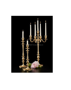 Candelabros decorativos de latón pesado con múltiples brazos de vela diseñados para un ambiente atemporal y hogares lujosos - Product Image 2