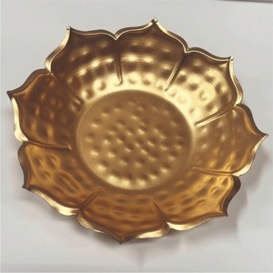 Urli de Loto con Acabado de Latón de Lujo, Tazón Decorativo de Metal Martillado al por Mayor, Artículo de Regalo Tradicional Indio para Diwali, Centro de Mesa para el Hogar - Product Image 1