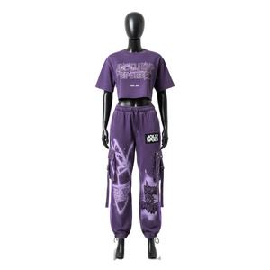 Conjunto de Pantalones Cargo y Top Corto de Felpa de Algodón Premium de 240 GSM para Mujer, Estampado Morado, Logotipo Personalizado, Ropa Urbana - Product Image 1