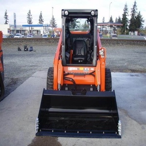 Chargeuse sur pneus industrielle Kubota SSV75 Diesel, équipement fiable pour les environnements de travail exigeants - Product Image 1