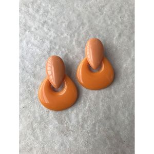 Boucles d'oreilles en résine de créateur faites à la main avec finition de luxe, artisanat artistique, style de mode moderne, fournitures de perlage durables - Product Image 6