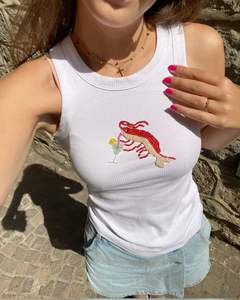 Top sin mangas de algodón acanalado hecho a mano para mujer, cuello redondo, ajuste ceñido, chaleco con bordado de perlas y parche de camarones, estilo casual de verano. - Product Image 1