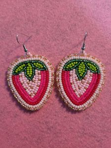 Pendientes de Lujo Hechos a Mano con Bordado y Cuentas, con un Acabado de Diseño Ligero, Cómodo y Elegante - Product Image 6