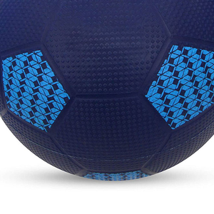 Balón de Fútbol CORE FIELD Azul Oscuro con Patrón Geométrico Azul Claro, Superficie Texturizada, Ecológico y Duradero para Entrenamiento en Interiores/Exteriores - Product Image 6