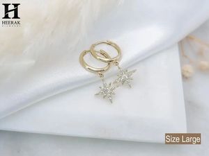 Boucles d'oreilles pendantes minimalistes en forme d'étoile pour femmes, en or 18 carats, style céleste, étoile du Nord, type Huggie - Product Image 1