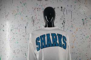 Sudadera SHARKS WHITE con Cuello Alto, 100% Color Verde Azulado, Apliques Bordados, Cuello Ancho, Hilos Finos - Product Image 6