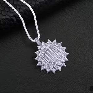 Collier Pendentif Tournesol Luxe Sertie de Pierres Micro-Pavé CZ Plaqué Argent, Bijou Hip Hop Tendance, Cadeau pour Hommes et Femmes - Product Image 3