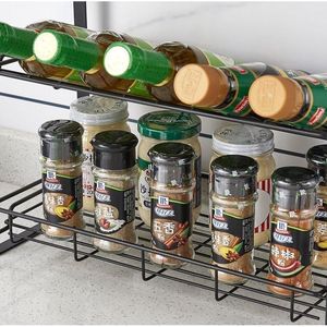 Portaspezie da Cucina a Quattro Ripiani Nero con Barattoli per Spezie, Bottiglie per Salse e Organizzazione del Piano di Lavoro - Product Image 4