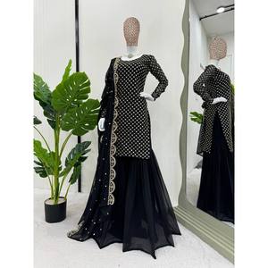 Tenue de soirée taille XL avec fil et séquence pour un look élégant - Product Image 4